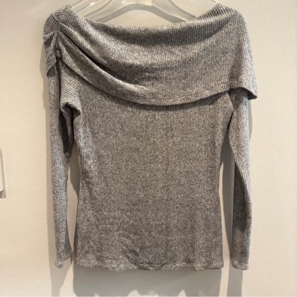 Red Haute -Gray Off-Shoulder Sweater Size XS - Picture 4 of 4